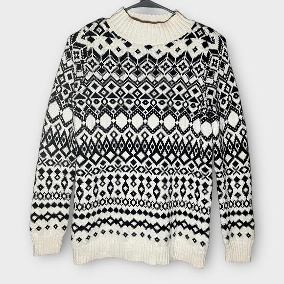 Old Navy Sweaters - Old Navy Knit Sweater Long Sleeve Pullover Black White Women’s Size Small